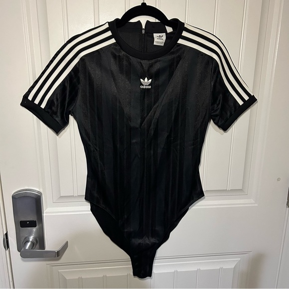 NWT Adidas Black & White Stripe Short Sleeve Bodysuit Size Medium - Picture 1 of 12